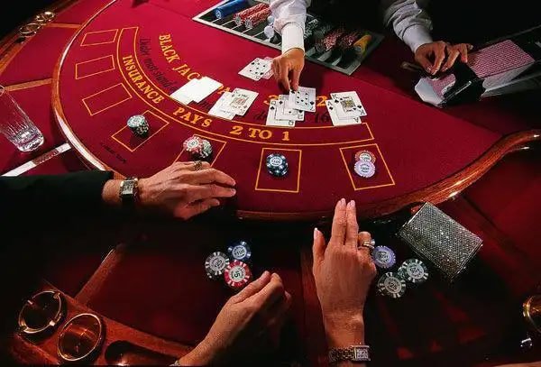 Filipino players browsing fb777 casino on mobile phones